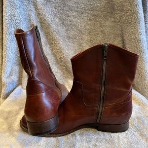 Frye Melissa Button Short 2 Boots, size 11